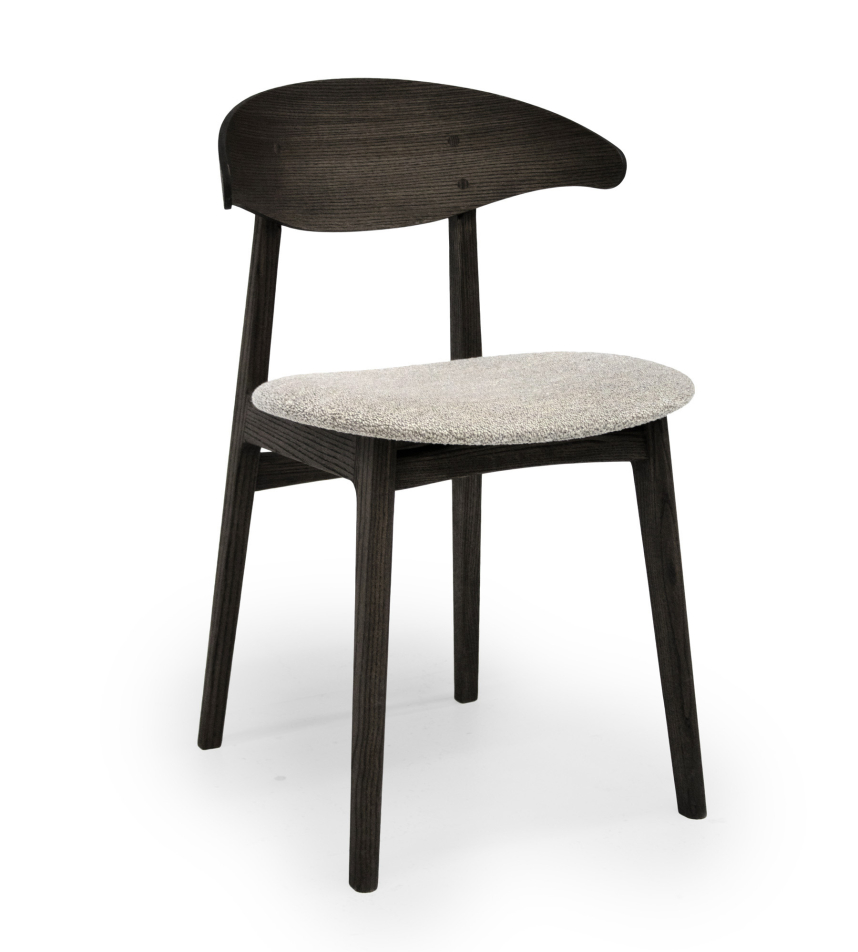 RAM WOOD Stol Massiv ask Mörkgråoljad. Tyg Alpine Beige.