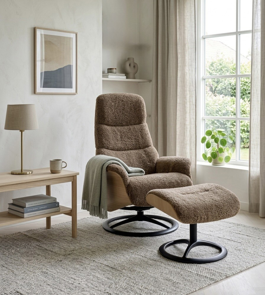 HEDDA Fåtölj inklusive pall Fårskinn Nordic Brown