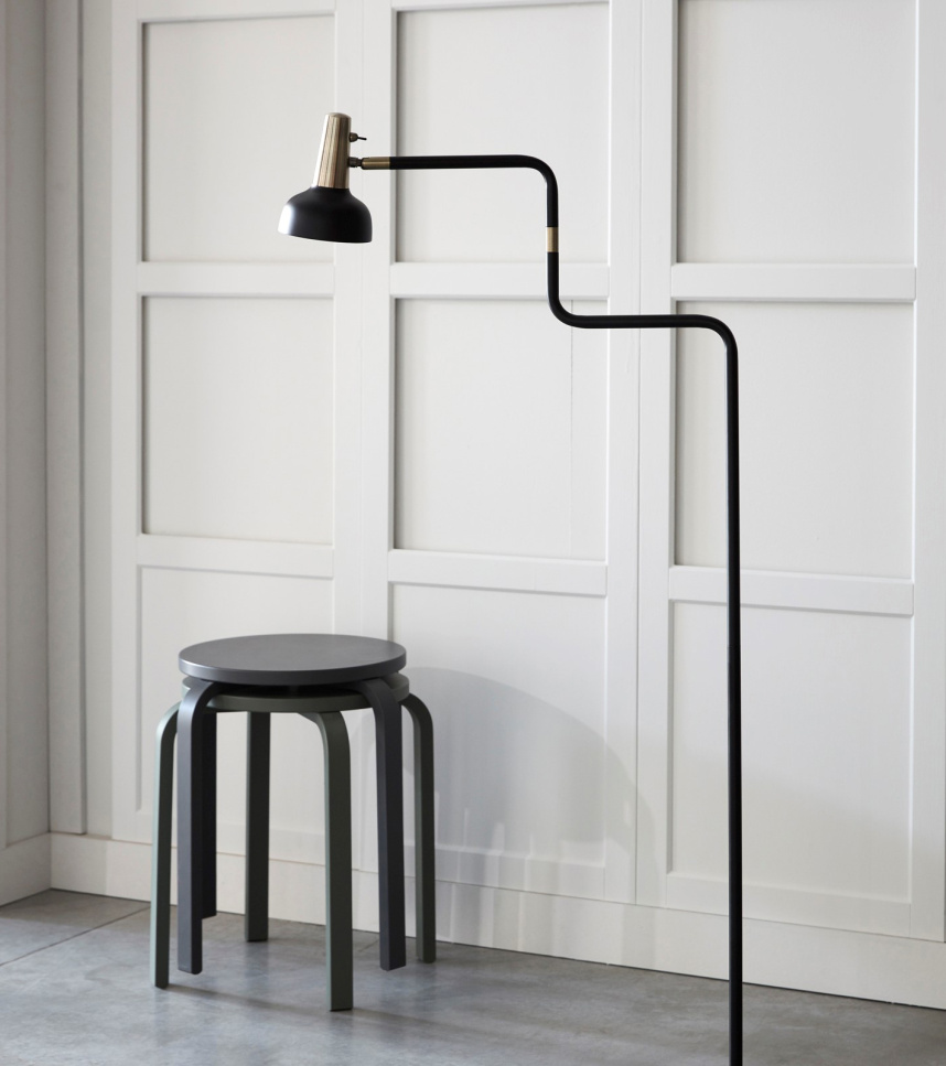 RAY Golvlampa Mattsvart