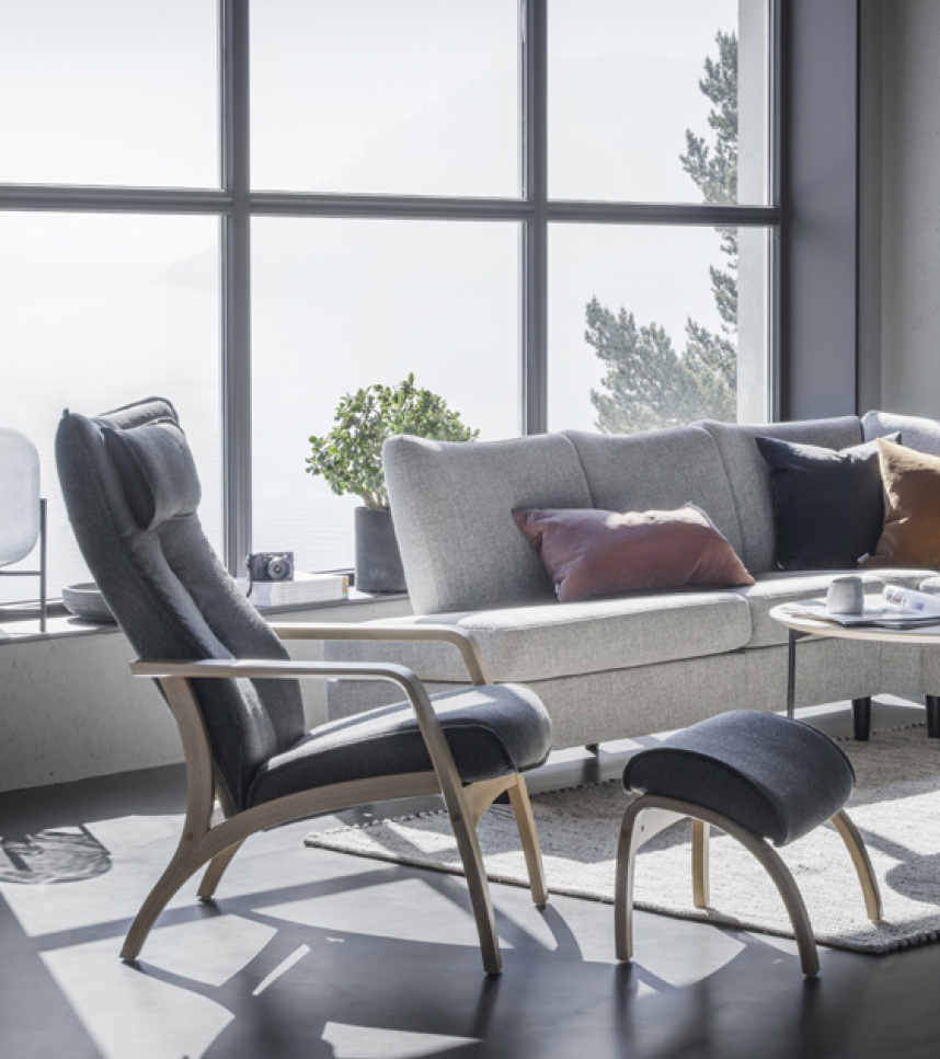 DELTA HARMONY ORGINAL Fåtölj inklusive pall Fårskinn grå. Ek oljad