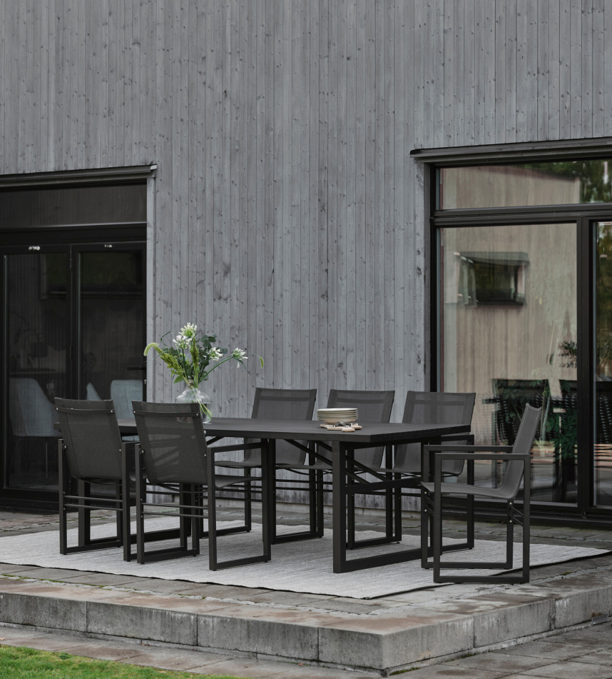 VEVI Utekarmstol Svart