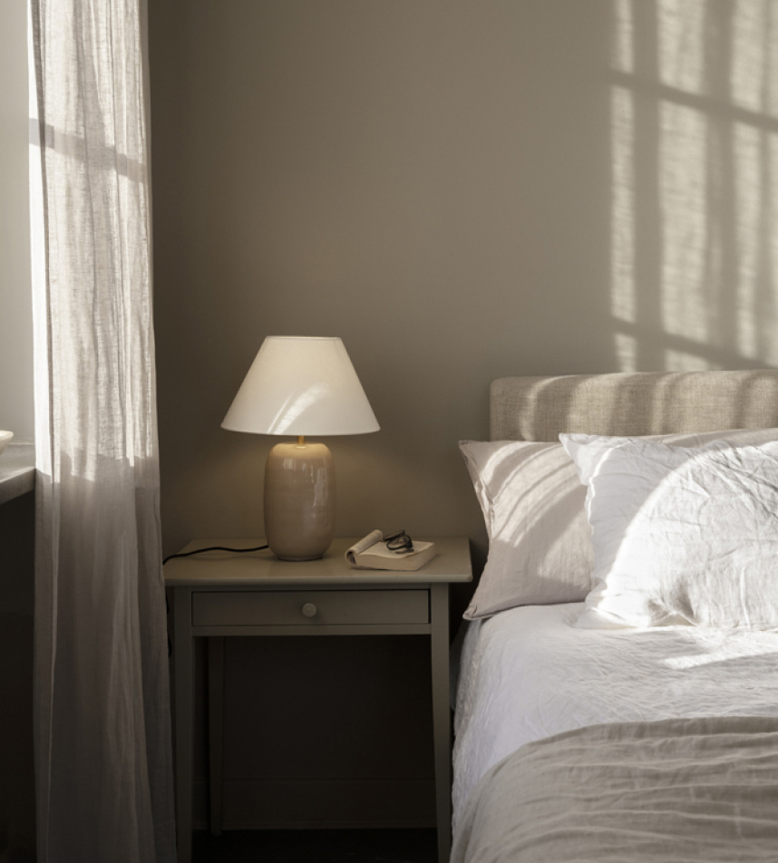 EMILY Bordslampa Beige